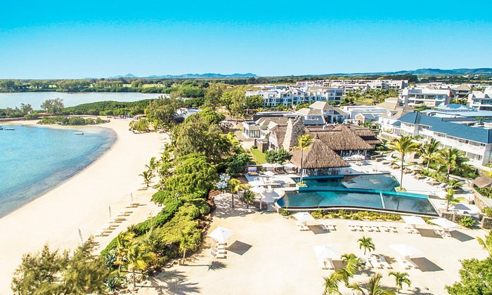 http://Hôtel%20de%20luxe%20en%20bord%20de%20mer%20avec%20piscine,%20plage%20privée%20et%20palmiers