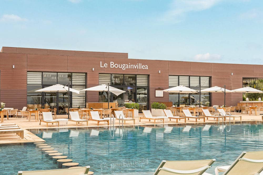 http://Restaurant%20Le%20Bougainvillea%20avec%20terrasse%20ombragée%20et%20piscine%20extérieure%20dans%20un%20complexe%20hôtelier