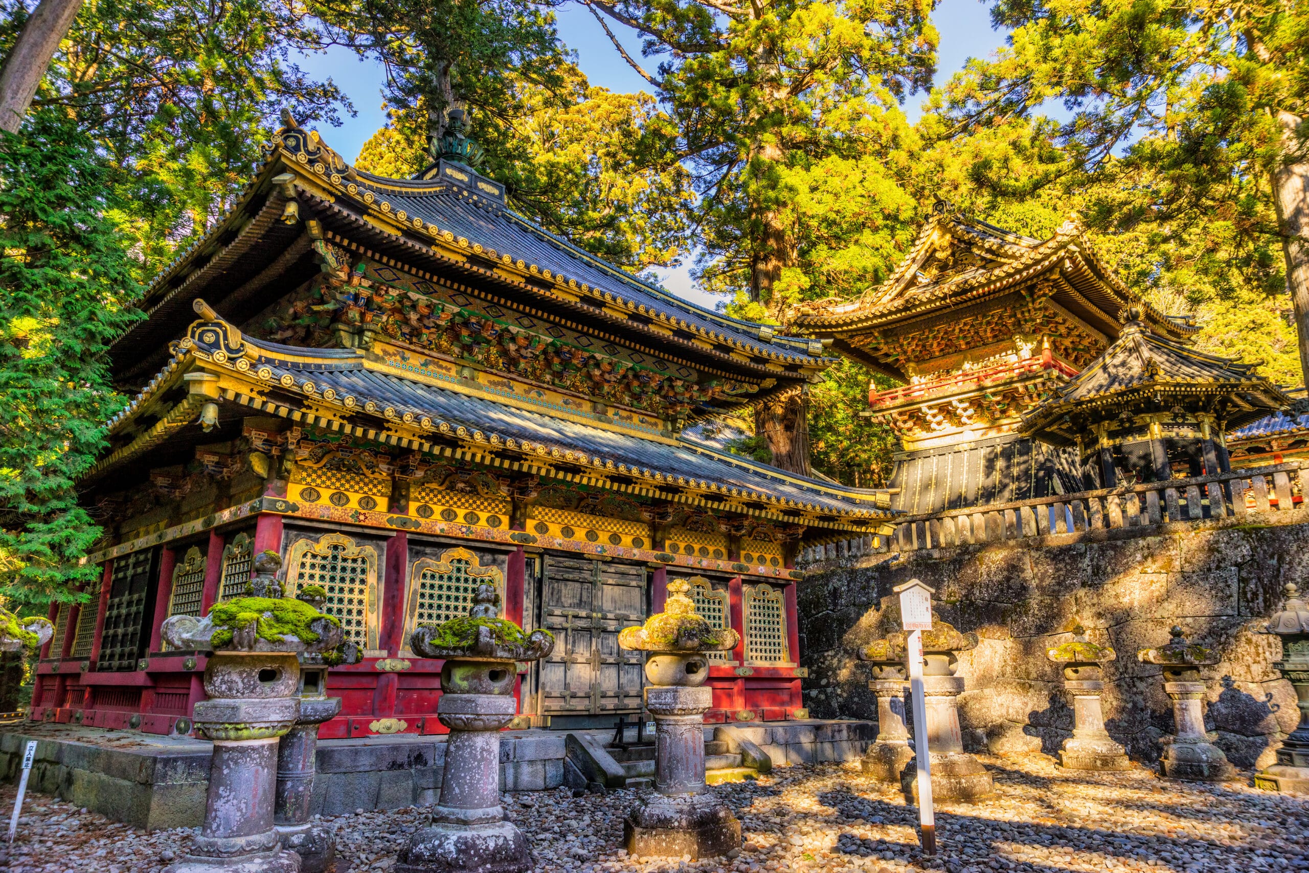 http://Toshogu%20Shrine%20at%20sunrise,%20Nikko,%20Japan.