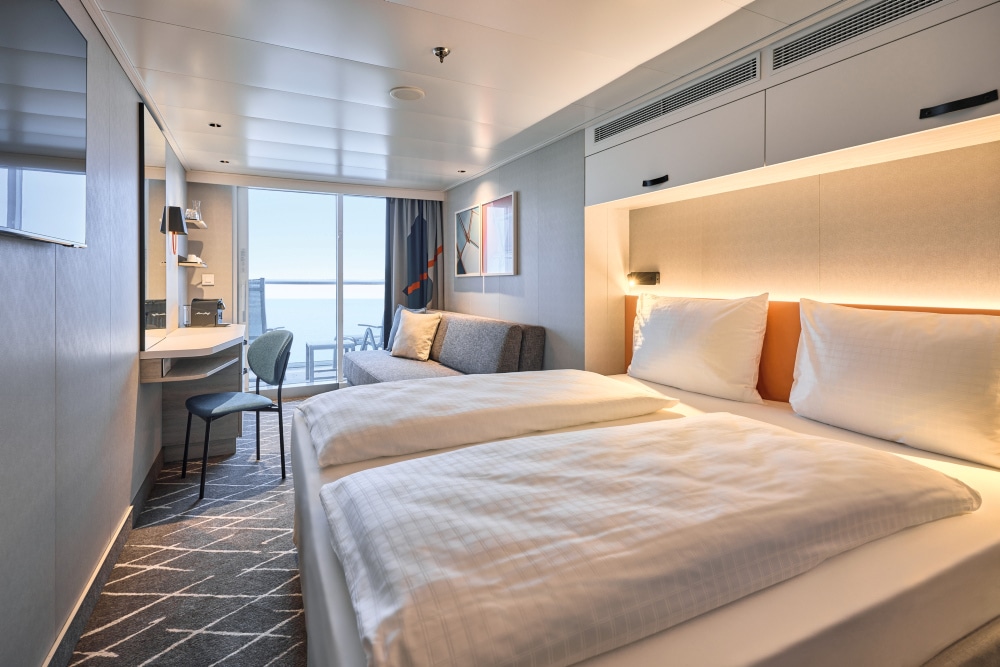 http://Cabine%20double%20lumineuse%20avec%20balcon%20et%20vue%20sur%20la%20mer%20à%20bord%20d’un%20navire%20de%20croisière