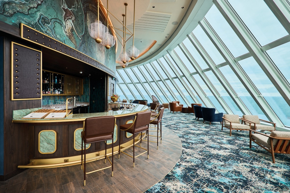 http://Bar%20élégant%20avec%20de%20grandes%20baies%20vitrées%20offrant%20une%20vue%20imprenable%20sur%20la%20mer