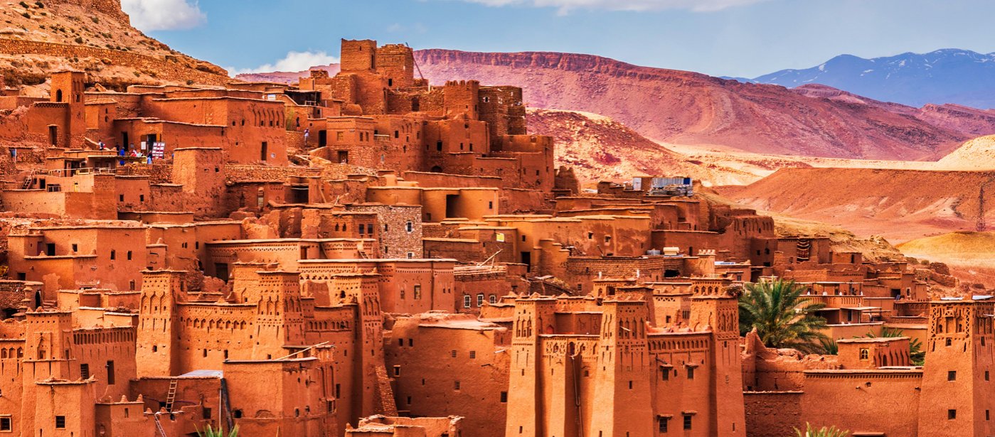 http://Vue%20rapprochée%20du%20ksar%20fortifié%20d’Aït%20Ben%20Haddou%20avec%20ses%20habitations%20en%20pisé