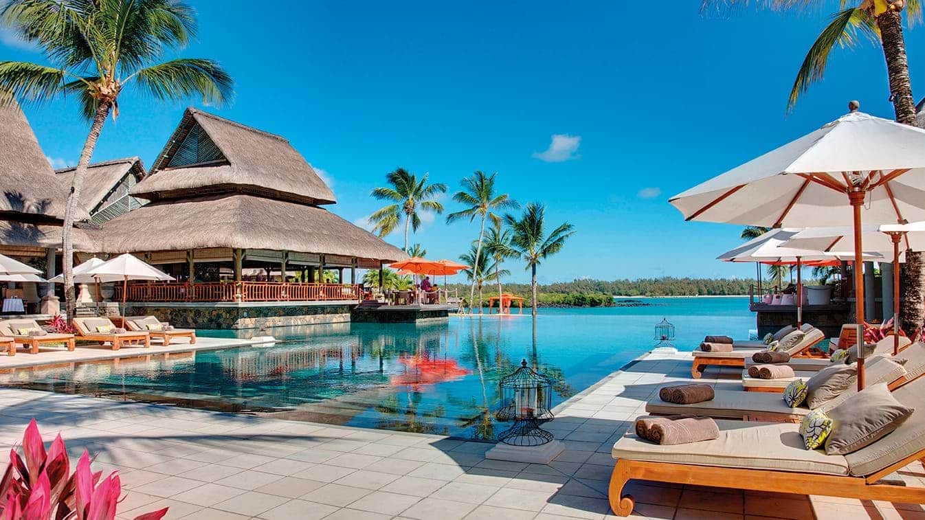 http://Piscine%20à%20débordement%20avec%20vue%20panoramique%20sur%20l’océan%20Indien