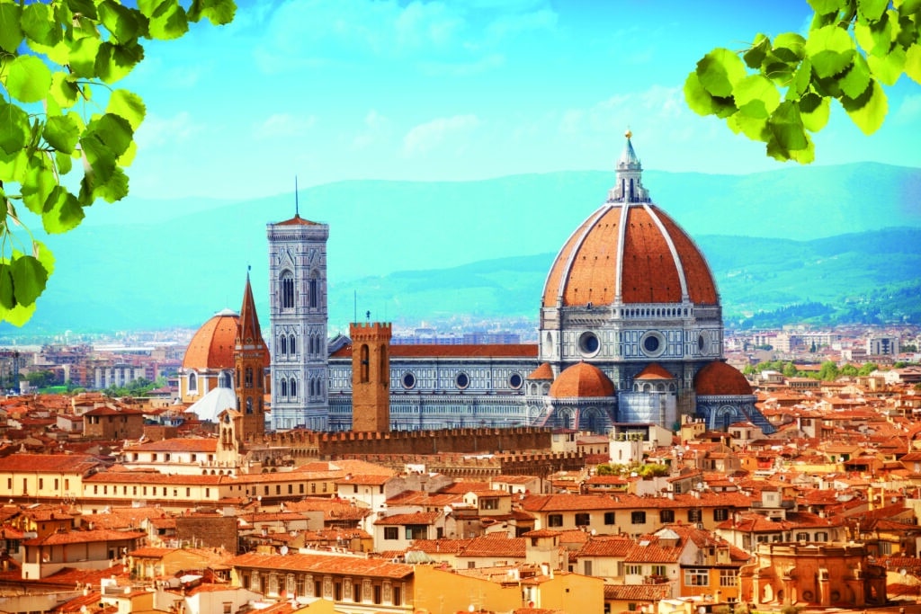 Vue panoramique sur la cathédrale de Florence, Italie, avec son célèbre dôme rouge