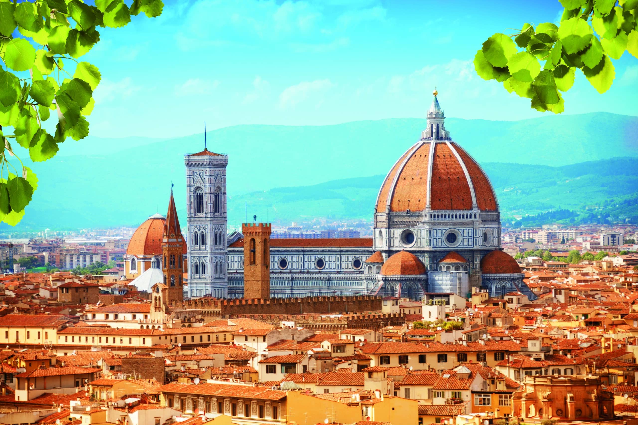 http://Vue%20panoramique%20sur%20la%20cathédrale%20de%20Florence,%20Italie,%20avec%20son%20célèbre%20dôme%20rouge