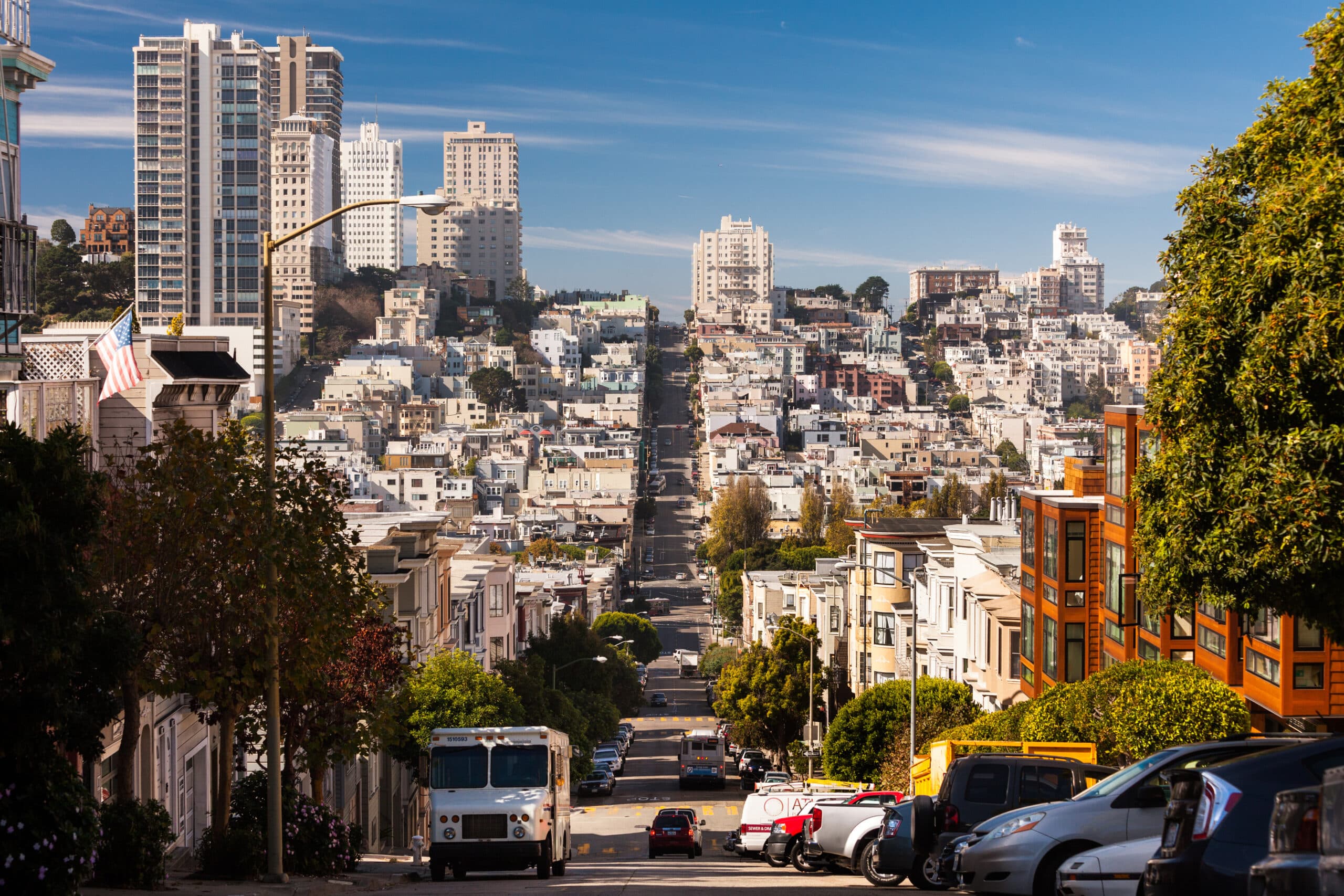 http://Vue%20panoramique%20sur%20les%20collines%20urbaines%20et%20les%20gratte-ciel%20de%20San%20Francisco