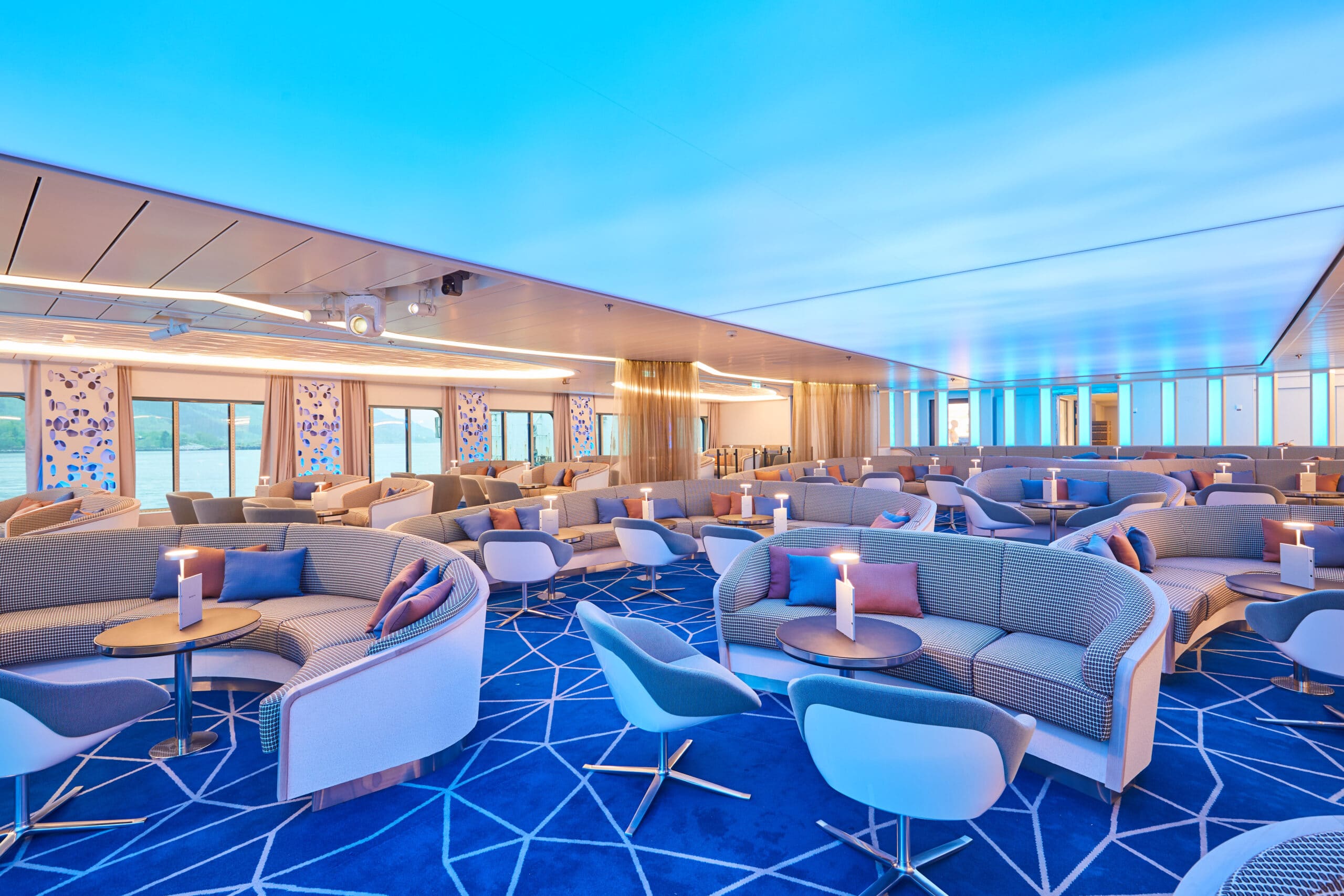http://Un%20espace%20détente%20confortable%20pour%20se%20relaxer%20en%20mer.