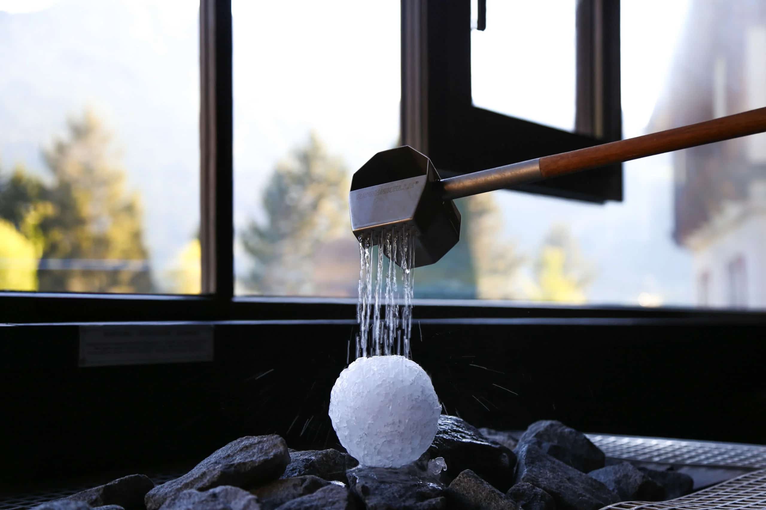http://Un%20sauna%20élégant%20pour%20une%20expérience%20bien-être%20haut%20de%20gamme.