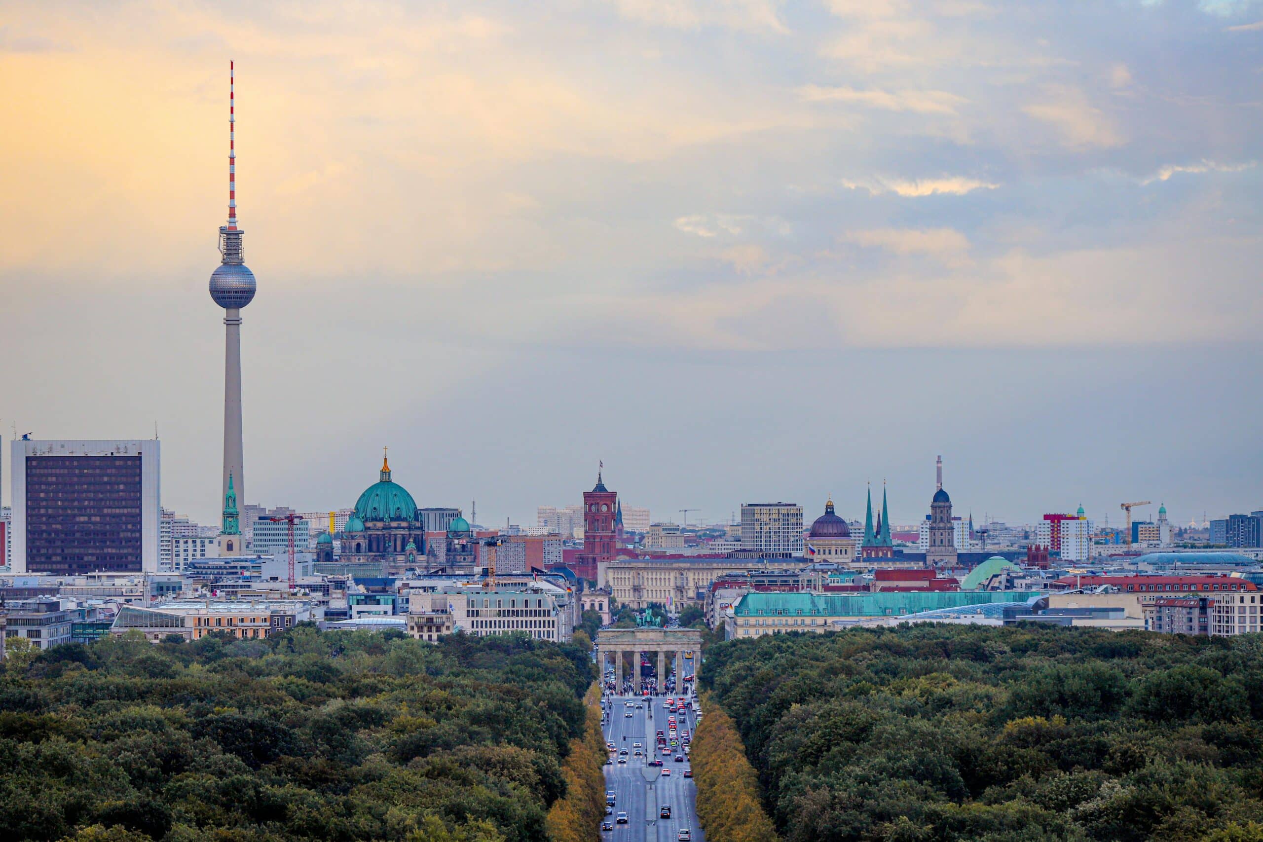 http://Vue%20panoramique%20de%20Berlin%20avec%20la%20tour%20de%20télévision%20Fernsehturm