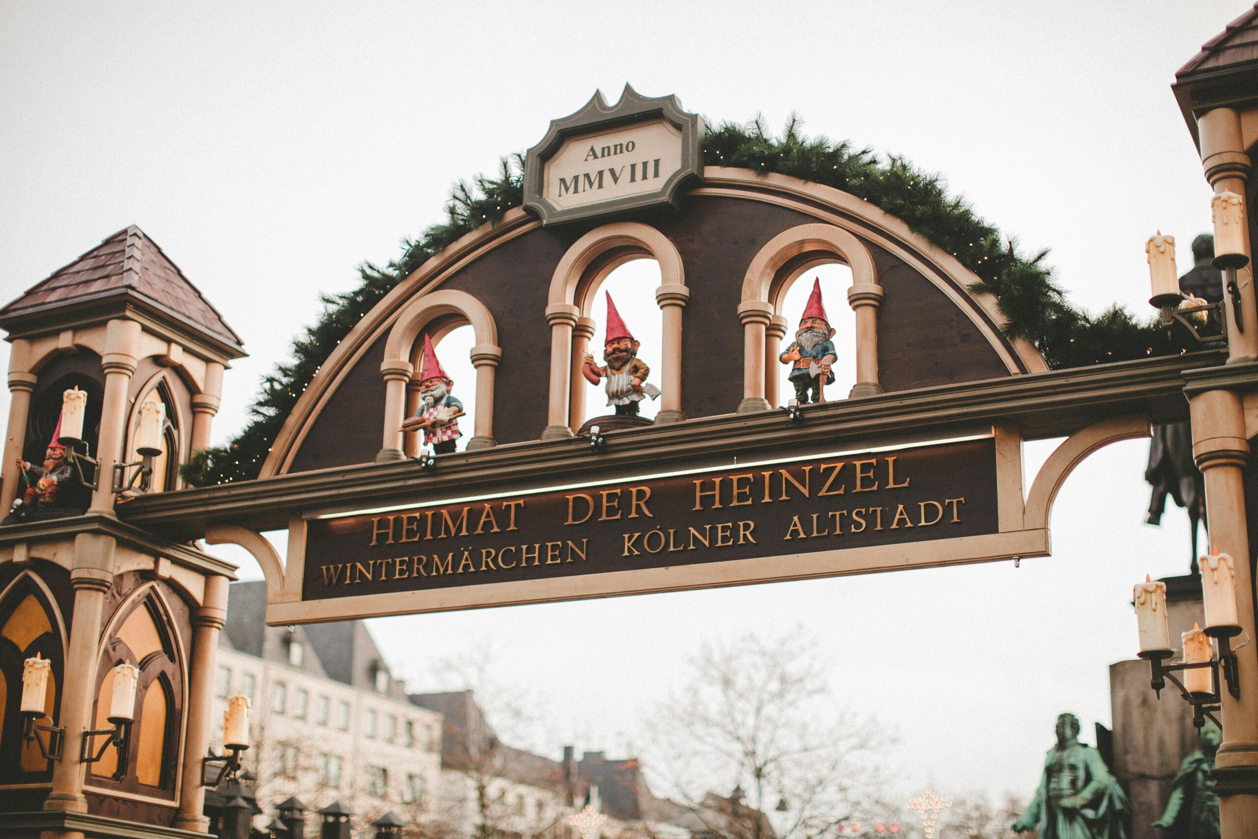 http://Entrée%20du%20marché%20de%20Noël%20traditionnel%20de%20Cologne%20en%20Allemagne