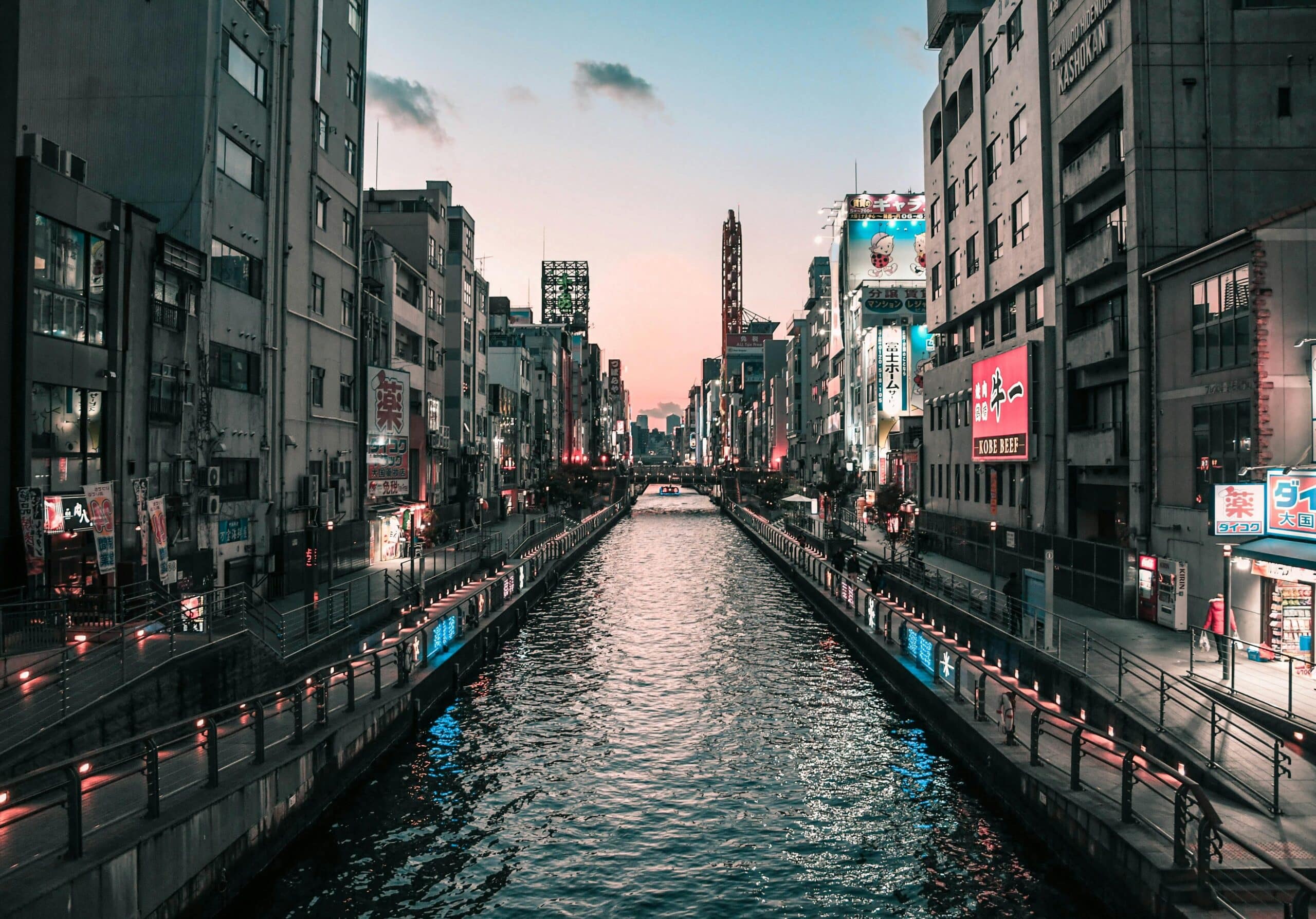 http://Le%20quartier%20animé%20de%20Dotonbori%20au%20cœur%20d’Osaka.