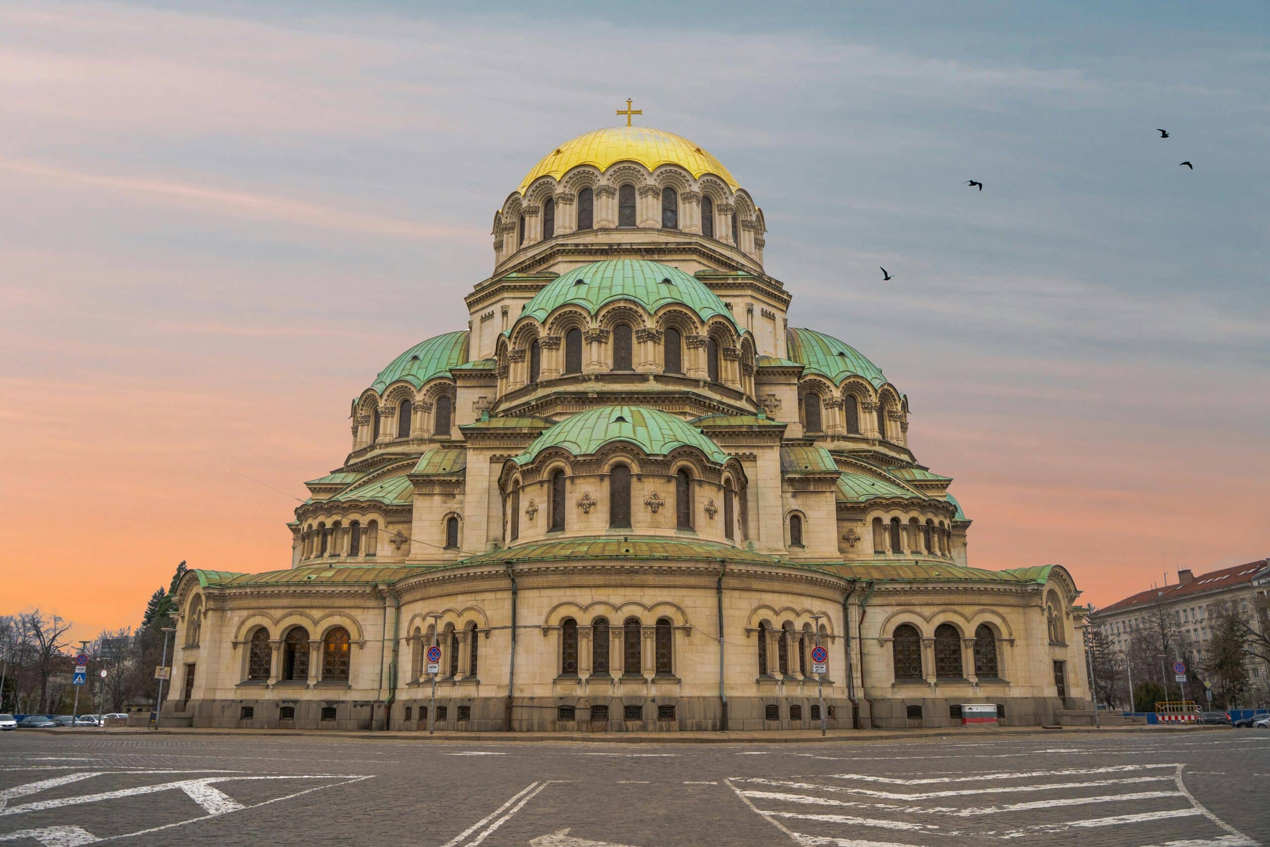 http://Cathédrale%20Alexandre-Nevski%20illuminée%20au%20coucher%20du%20soleil%20à%20Sofia