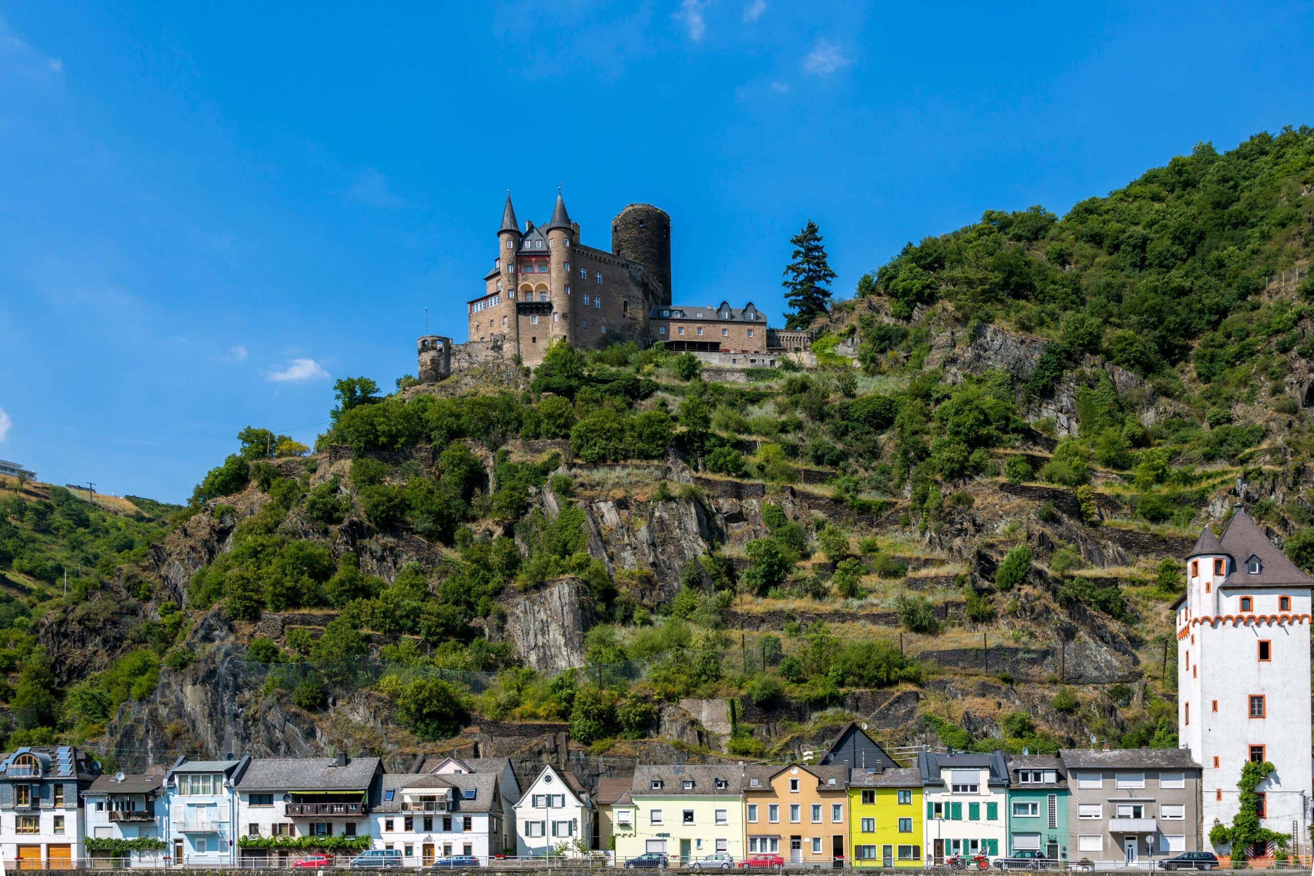 http://Château%20médiéval%20dominant%20la%20vallée%20du%20Rhin%20en%20Allemagne