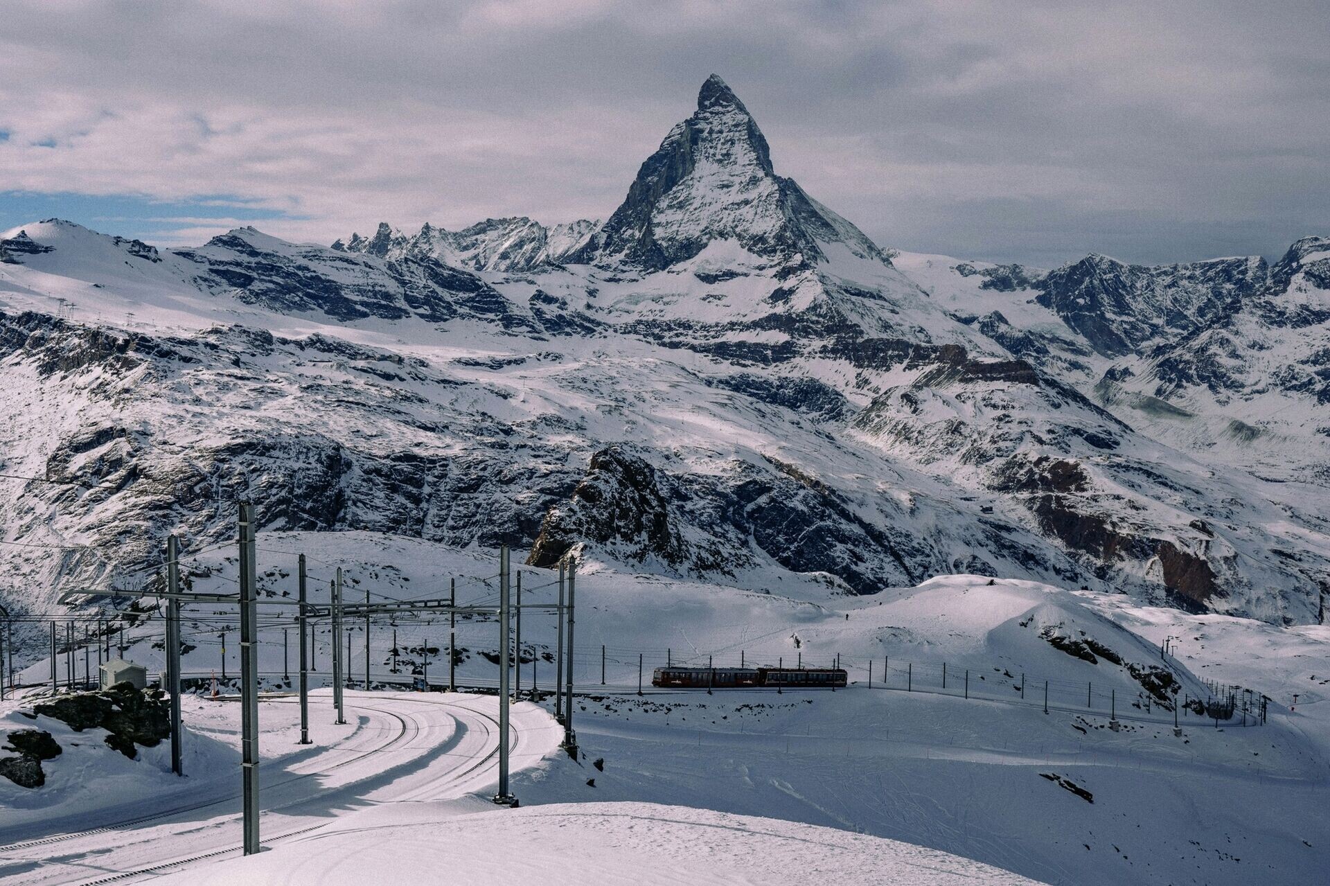 Winterlicher Bahnenzauber Schweiz